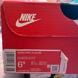 Nike Acalme